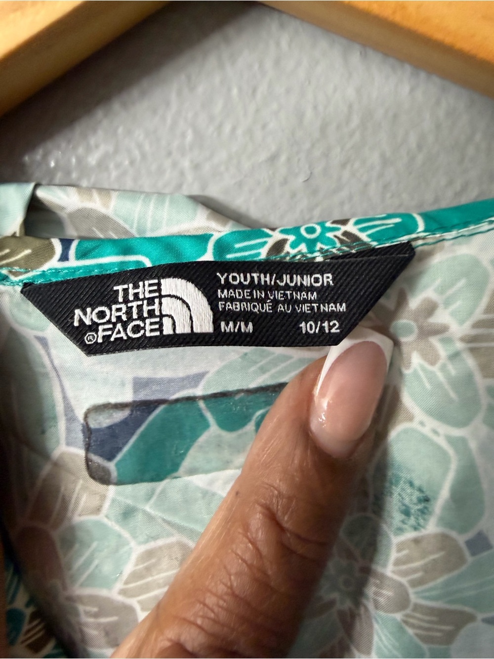 The North Face windbreaker jacket a vibrant retro floral pattern 10/12 - Picture 5 of 11